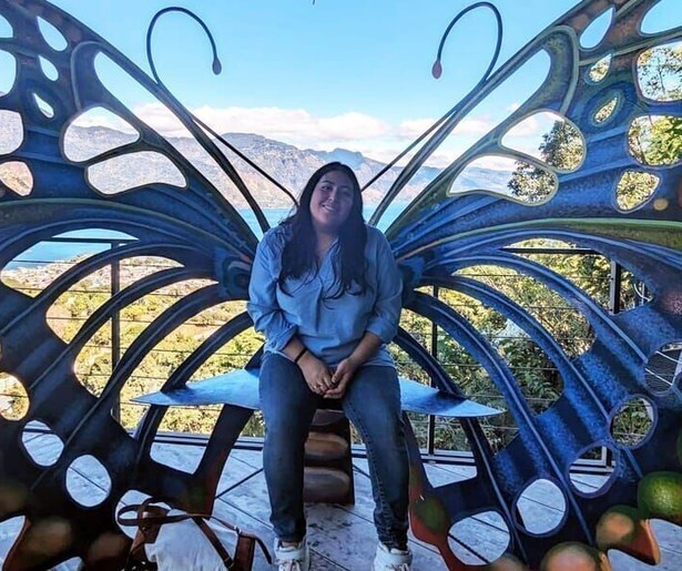 Derk Bolt wordt in Spoorloos behoorlijk van het kastje naar de muur gestuurd