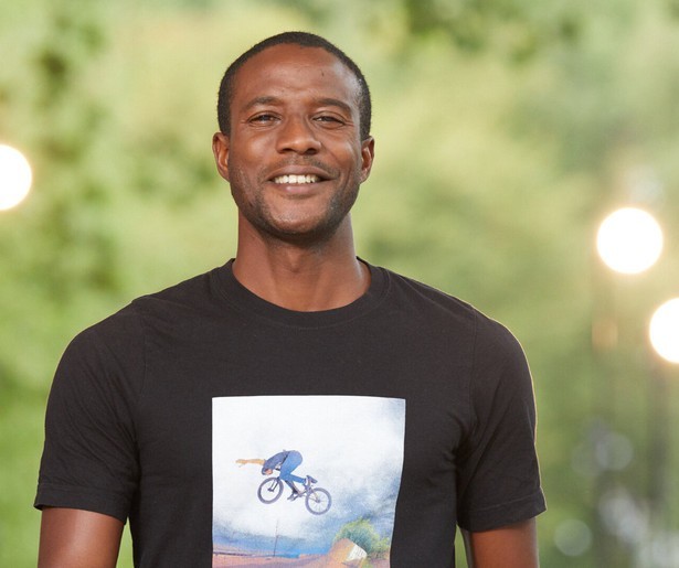 Gregory Sedoc duikt in de 100 meter sprint