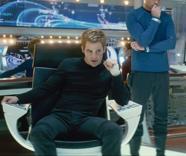 Chris Pine waagt zich aan zijn allereerste missie in Star Trek