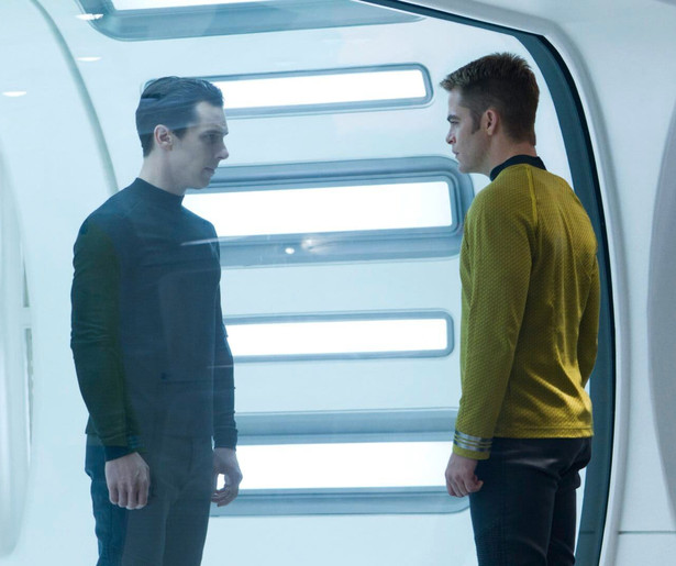 Chris Pine en Zachary Quinto nemen het op tegen een meedogenloze vijand in Star Trek into Darkness