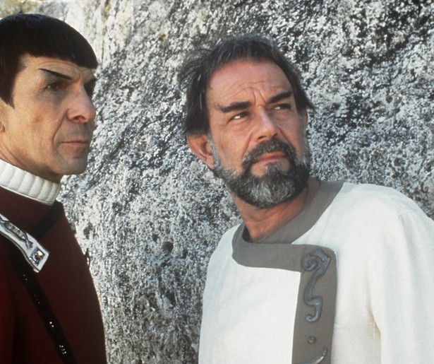 Kapitein Kirk en zijn bemanning banen zich weer een weg door de ruimte in Star Trek V