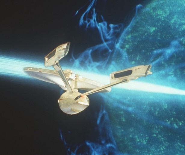 Kapitein Kirk en zijn bemanning banen zich weer een weg door de ruimte in Star Trek