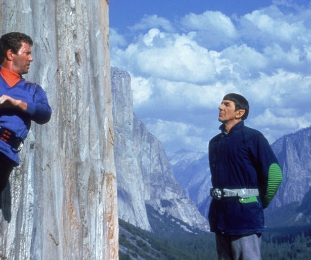 Kapitein Kirk en zijn bemanning banen zich weer een weg door de ruimte in Star Trek V: The Final Frontier