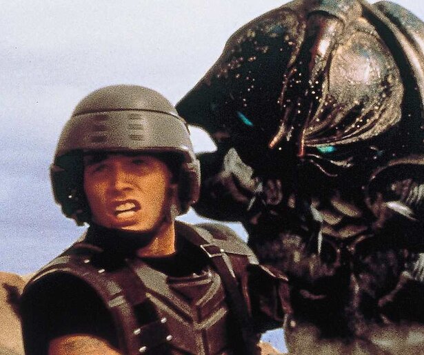 Paul Verhoeven levert met Starship Troopers een waar sci-fi epos af