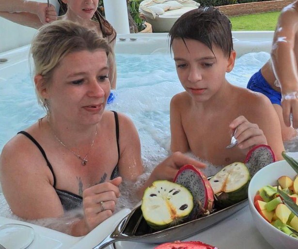 Alleenstaande moeder Belinda komt tot rust in Marbella in Steenrijk, Straatarm