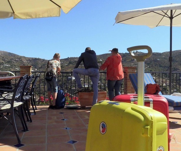 Anita Kuiken mag met haar vijf kinderen genieten onder de Spaanse zon in Steenrijk, Straatarm