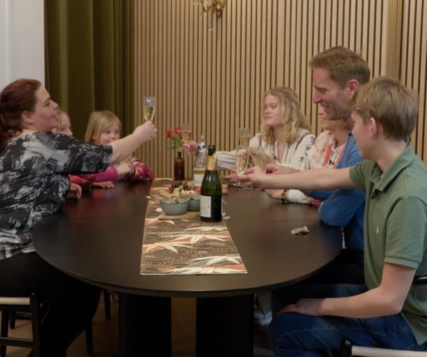 Alleenstaande moeder Siska komt in een geheel andere wereld terecht in Steenrijk, Straatarm