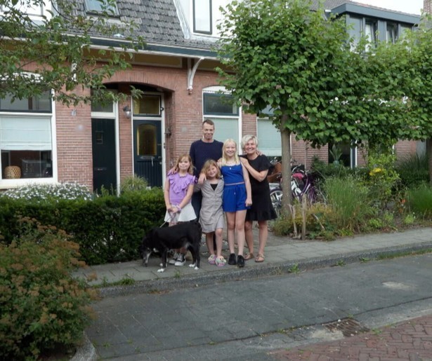 Het gezin van Danny en Saskia krijgt de verrassing van hun leven in Steenrijk, Straatarm