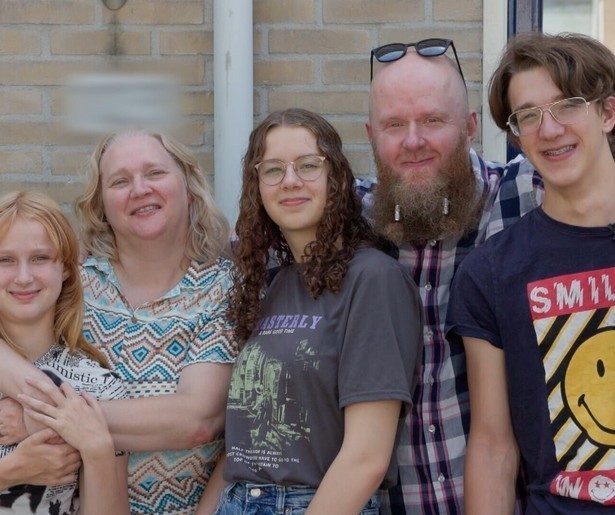 Schatrijk ondanks financiële zorgen in Steenrijk, Straatarm