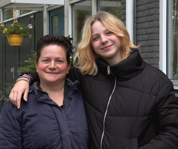 Christa en Mandy verruilen in een herhaling van Steenrijk, Straatarm hun volksbuurtje voor een penthouse in Istanboel