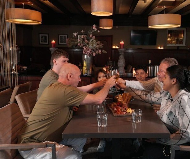 Fred en zijn zoon Ziggy mogen genieten op Curacao in Steenrijk, Straatarm