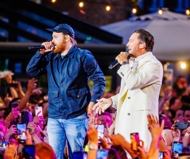 Sterren muziekfeest op het plein