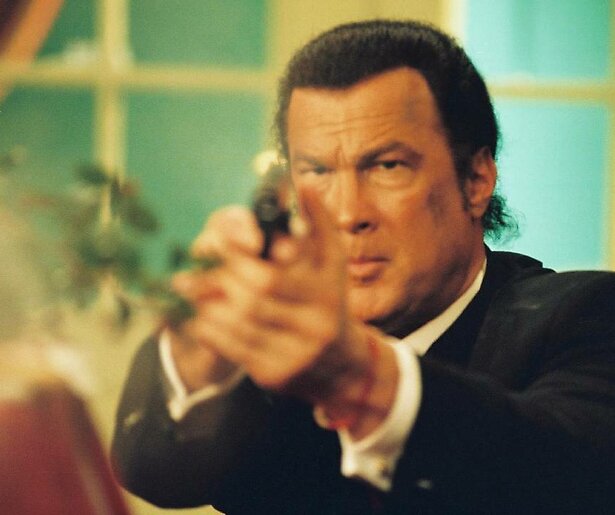 Steven Seagal schiet te hulp in Out of Reach