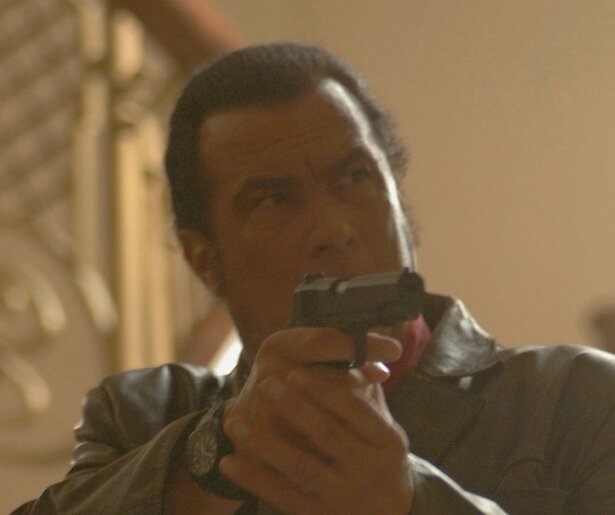 Steven Seagal zoekt zijn dochter in actiefilm Shadow Man
