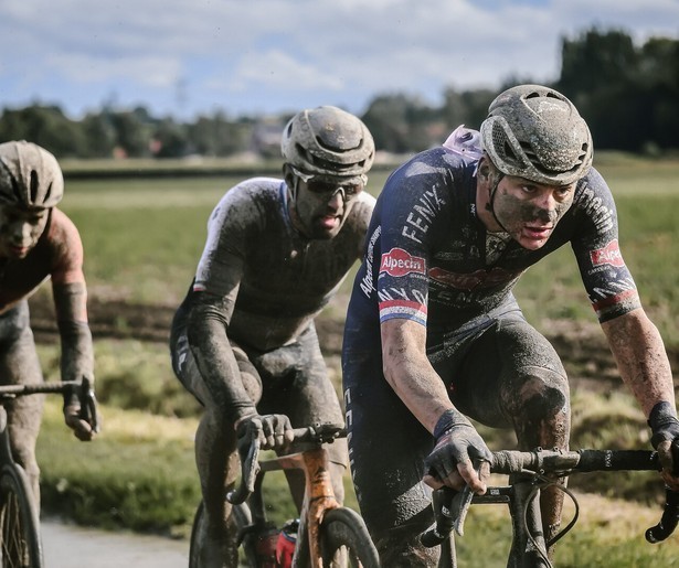 Spannende strijd voor Mathieu van der Poel in de Ronde van Vlaanderen