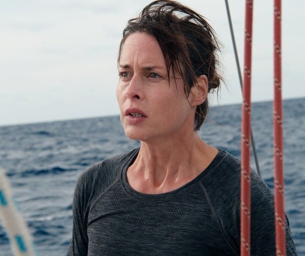 Een solozeiltocht stuit na een storm op een vissersboot vol vluchtelingen