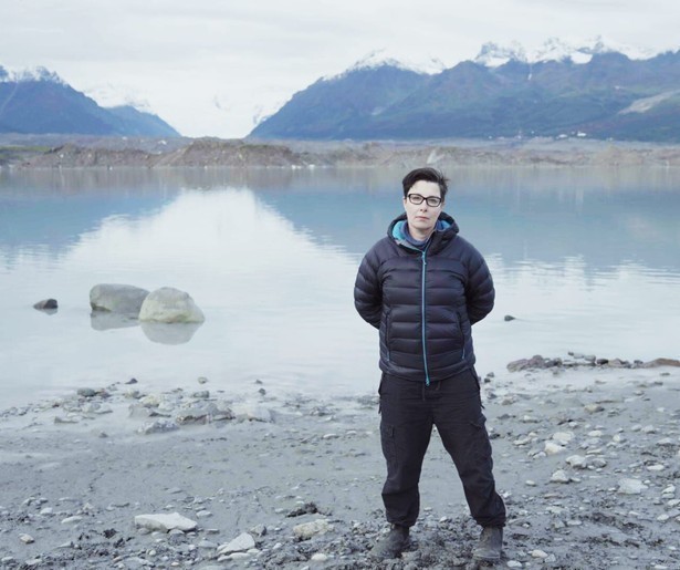 Sue Perkins leert zich beschermen tegen beren in de eerste aflevering van Sue Perkins ontdekt Alaska