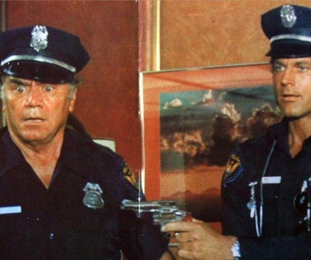 Terence Hill gedraagt zich opeens compleet anders in Super Snooper