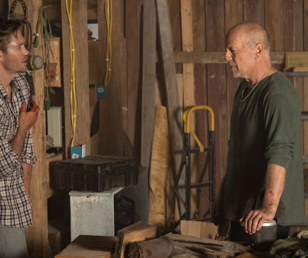 Bruce Willis laat zich niet zomaar terroriseren in Survive the Night