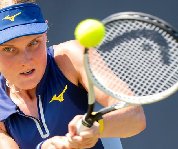 Alle ogen zijn gericht op Suzan Lamens tijdens de eerste ronde van de US Open