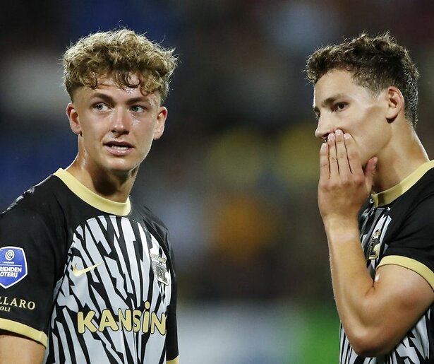 AZ gaat langs bij PEC Zwolle voor niets minder dan drie punten