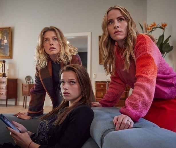 Ella-June Henrard staat oog in oog met Ilias Addab in Swanenburg