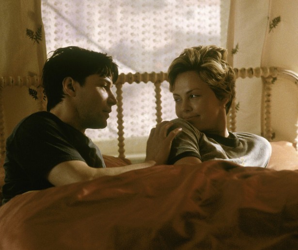 Elke maand een ander liefje voor Charlize Theron in Sweet November