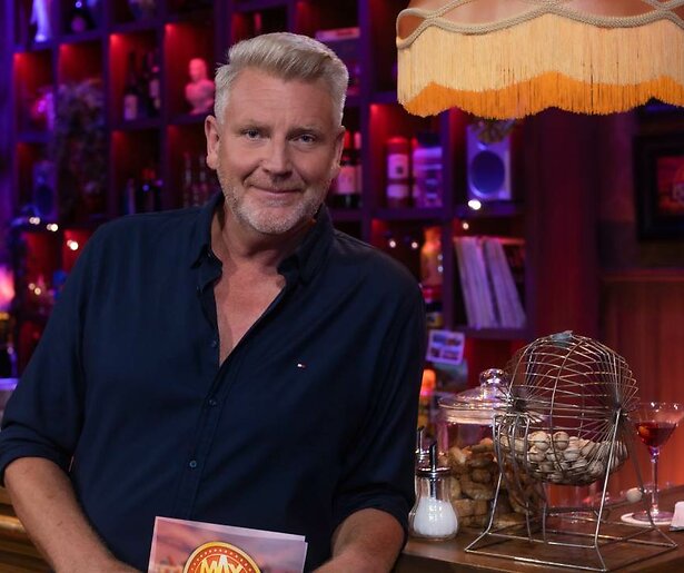 Sybrand Niessen vanaf eind maart te zien met nieuw seizoen MAX PubQuiz