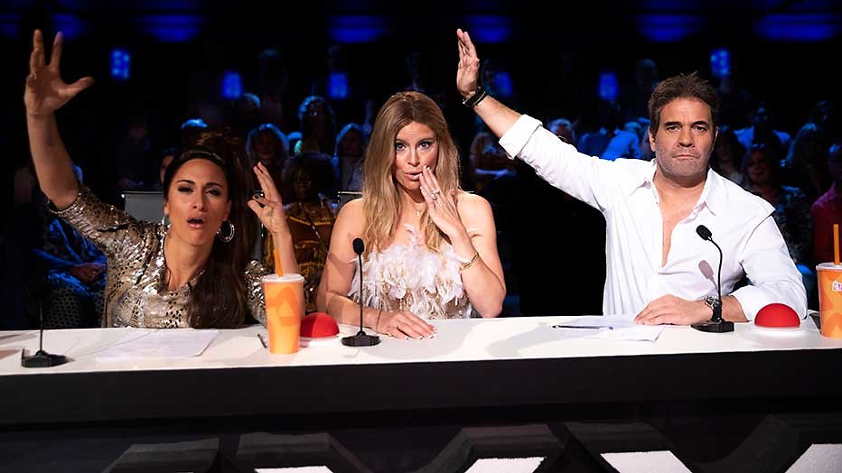 De TV Kantine Carlo en Irene bakken poetsen 