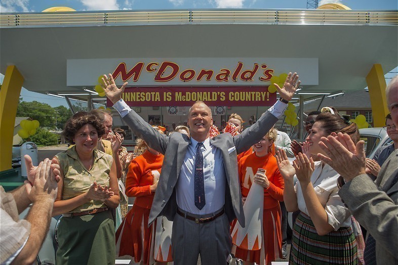Hamburgers happen met Michael Keaton Hamburgers happen met Michael Keaton