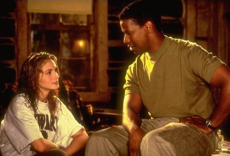Julia Roberts vraagt Denzel Washington om hulp in The Pelican Brief 