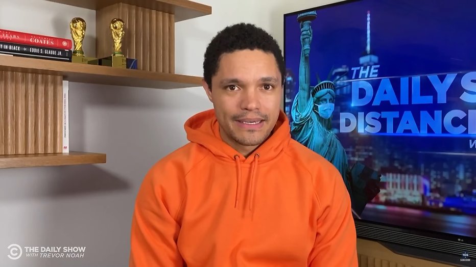 Trevor Noah betaalt loon Daily Show medewerkers uit eigen zak