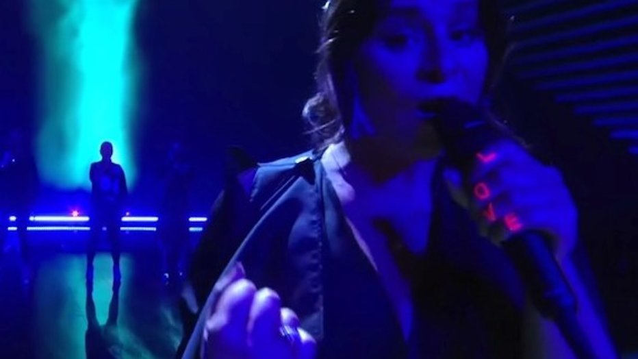 Bekijk hier het Songfestival-optreden van Trijntje Oosterhuis terug Bekijk hier het Songfestival-optreden van Trijntje Oosterhuis terug