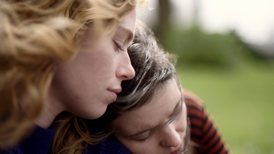 Dylan Jongejans en Frieda Barnhard in En We Vliegen door de Dagen