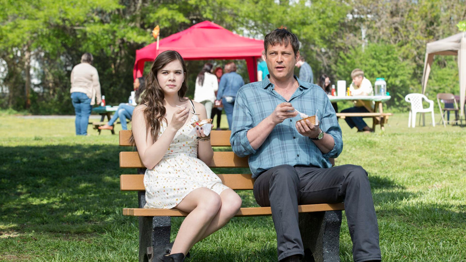 Hailee Steinfeld en Vince Vaughn in Term Life