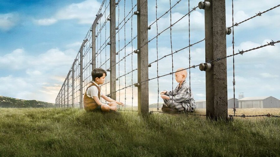 Asa Butterfield en Jack Scanlon in The Boy in the Striped Pyjamas