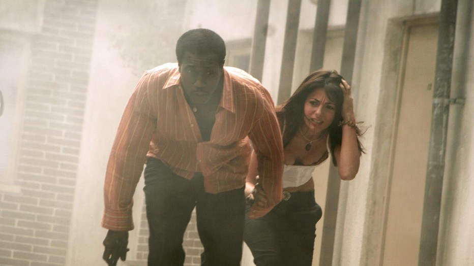 Silvia Colloca en Wesley Snipes in The Detonator