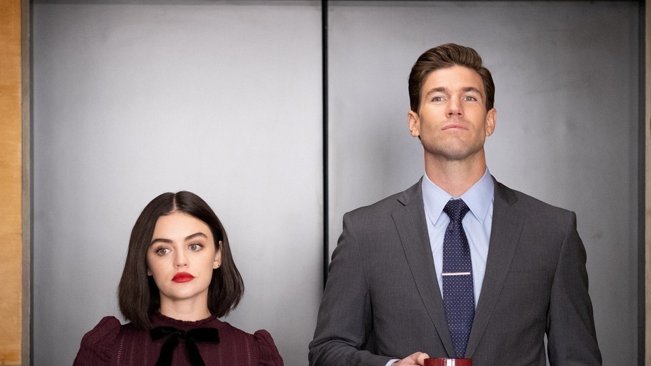 Lucy Hale en Austin Stowell in The Hating Game Lucy Hale en Austin Stowell in The Hating Game