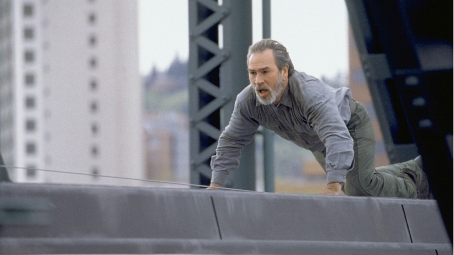 Tommy Lee Jones in The Hunted