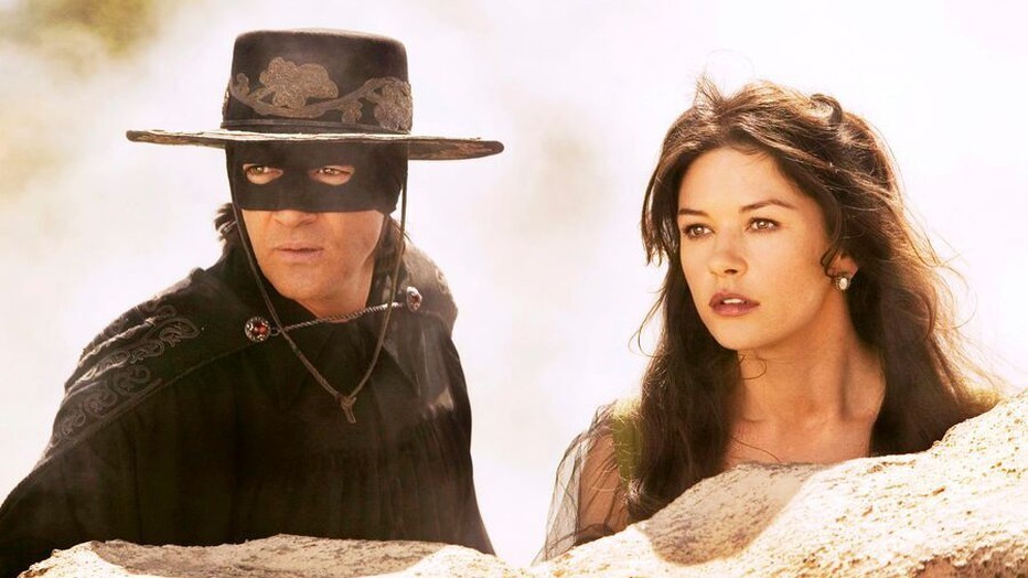 Antonio Banderas als Zorro en Catherine Zeta-Jones als Elena in The Legend of Zorro