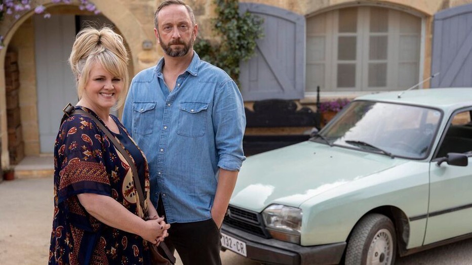 Steve Edge als Dom en Sally Lindsay als Jean in The Madame Blanc Mysteries