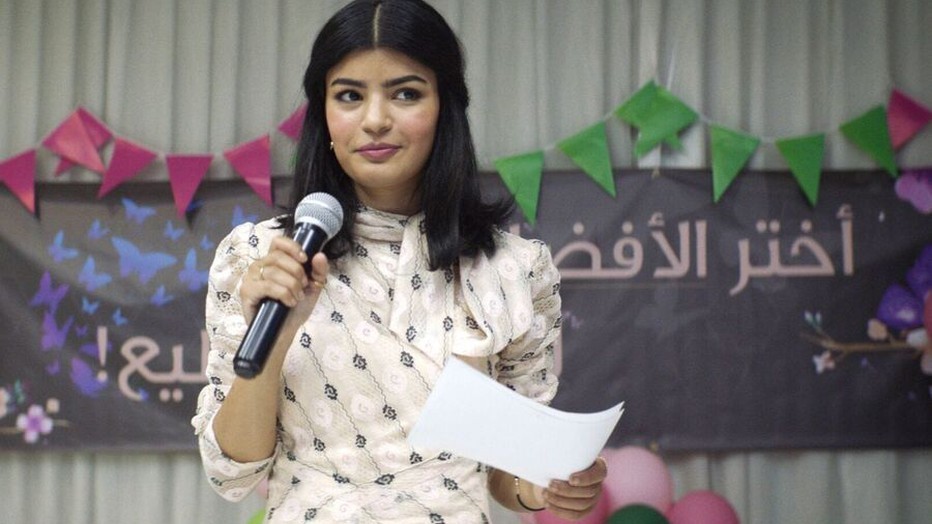 Mila Al Zahrani als Dr. Maryam Alsafan in The Perfect Candidate