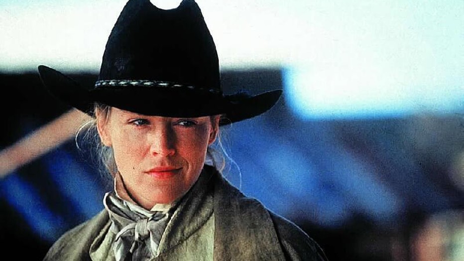 Sharon Stone schiet met scherp Sharon Stone schiet met scherp