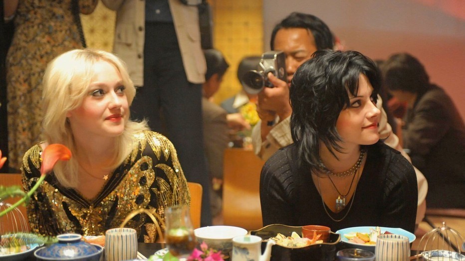Dakota Fanning en Kristen Stewart in The Runaways