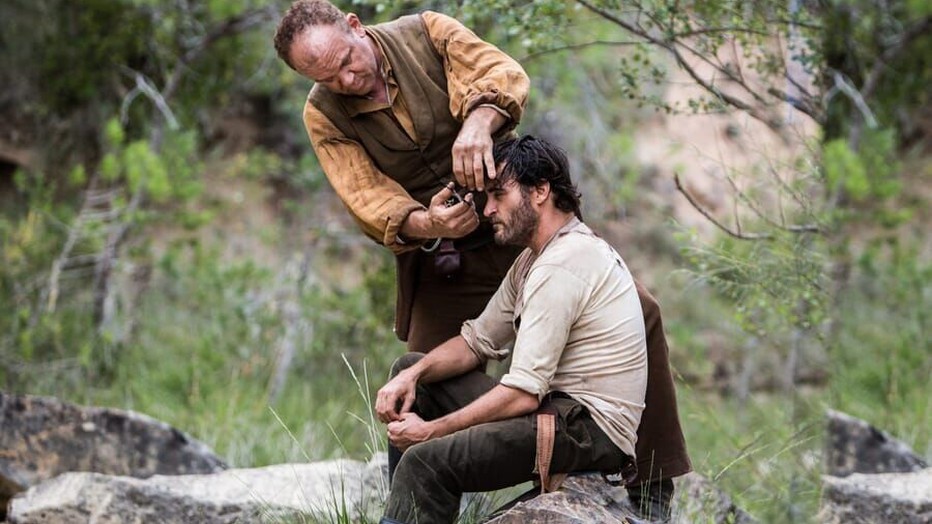 Joaquin Phoenix en John C. Reilly in The Sisters Brothers Joaquin Phoenix en John C. Reilly in The Sisters Brothers