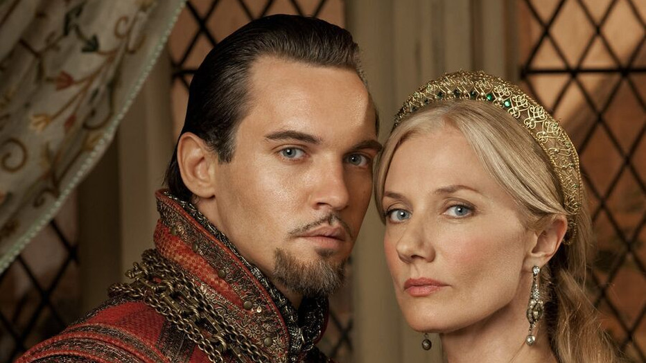 Jonathan Rhys-Meyers en Tamzin Merchant in The Tudors