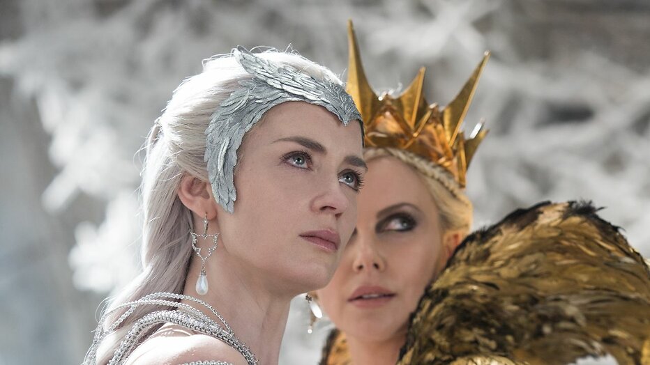 Emily Blunt en Charlize Theron in The Huntsman: Winter's War