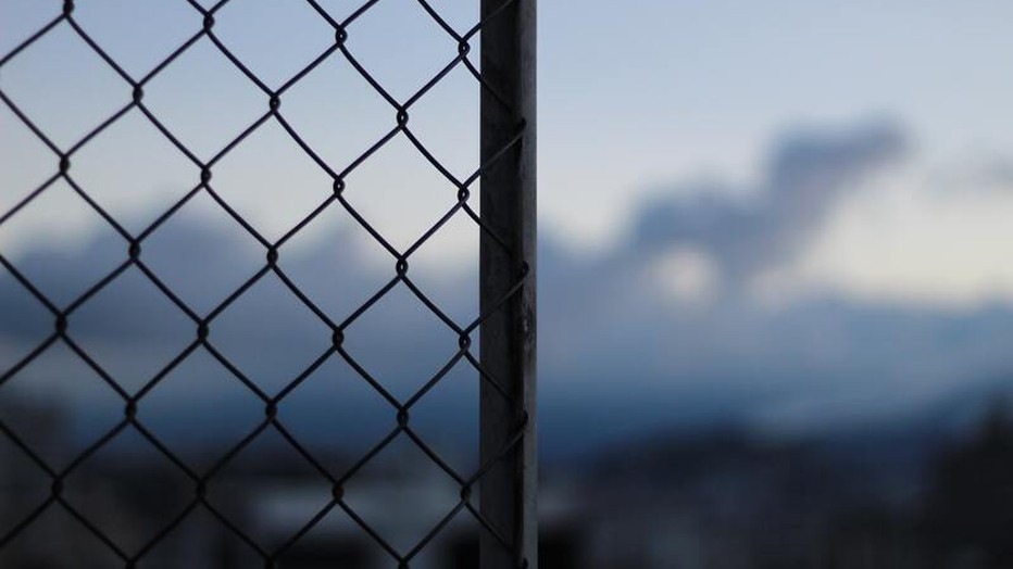 Tieners achter tralies