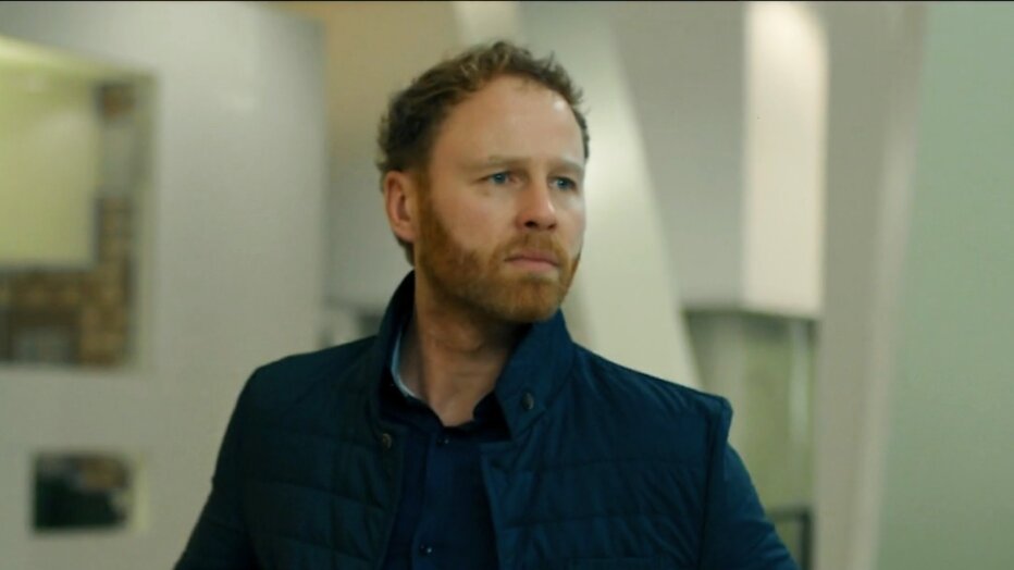 Chiem Vreeken als Dennis in De Toeslagenaffaire