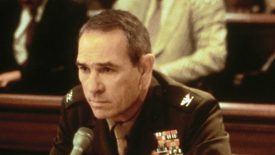 Tommy Lee Jones in Rules of Engagement